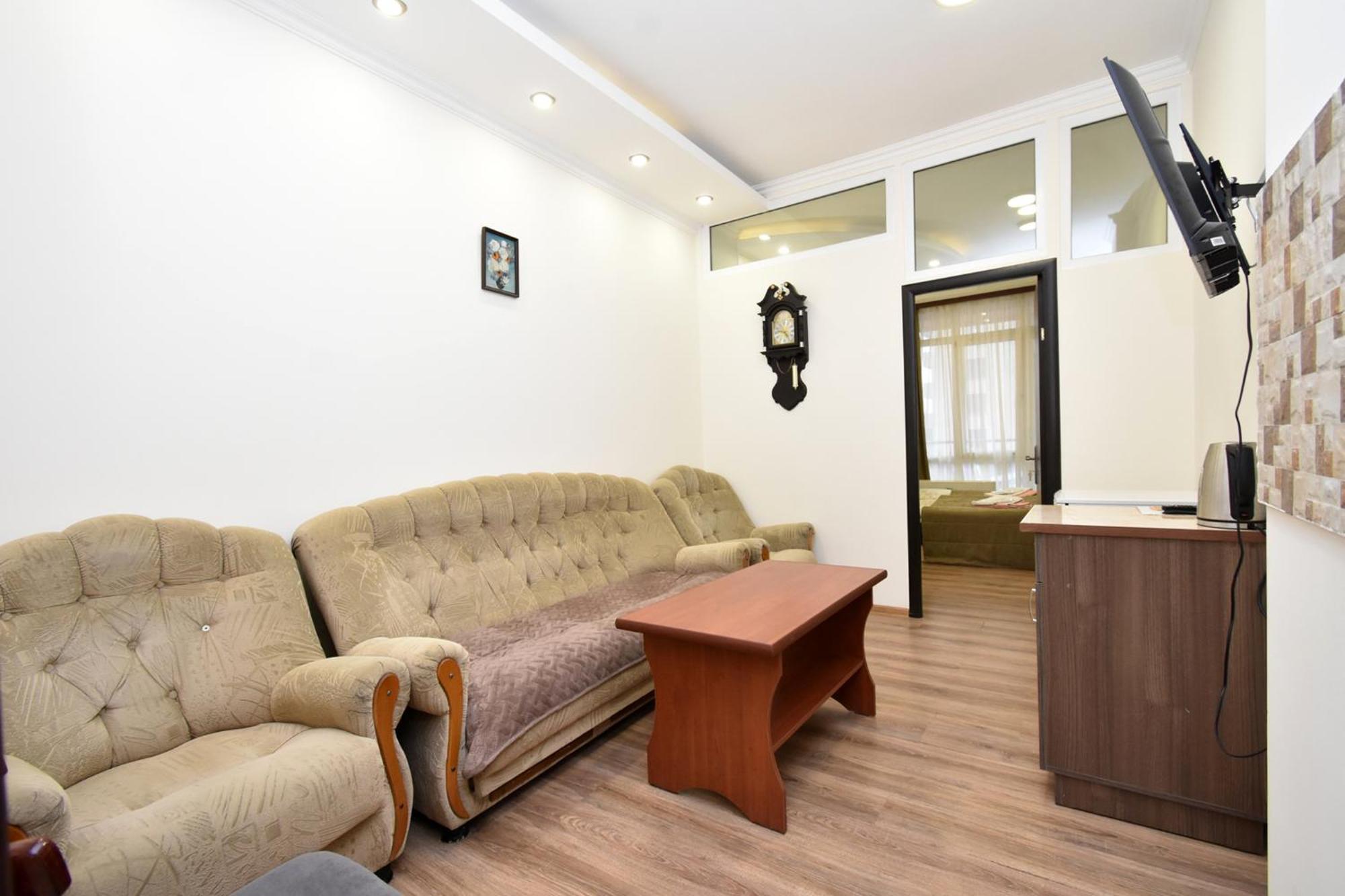 Panorama Hotel On Baghramyan Avenue เยเรวาน ภายนอก รูปภาพ